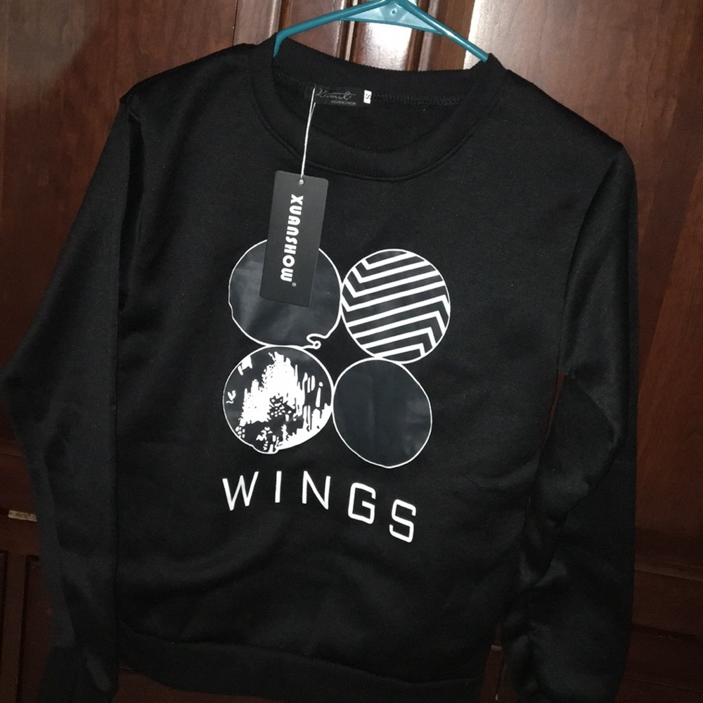 NEVER WORN BTS WINGS pull over